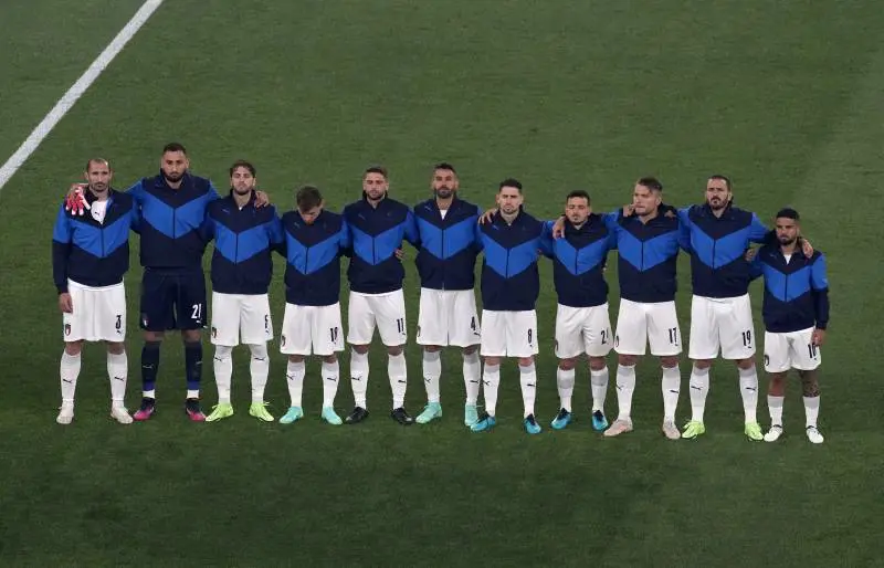 Berlusconi tifa Azzurri: "Forza Italia". E Salvini canta in macchina