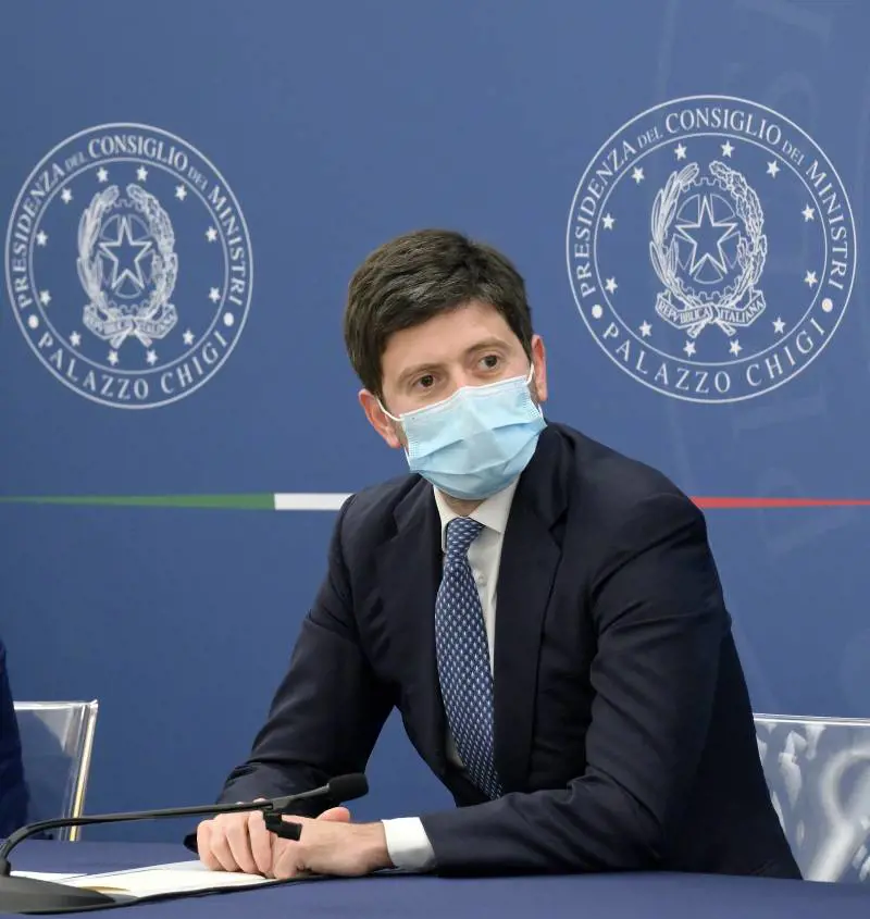"Adesso si dimetta". Scoppia la bufera su Speranza