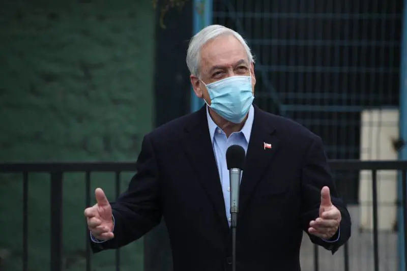 Il record di vaccini non frena i nuovi contagi. Santiago torna in lockdown come tre mesi fa