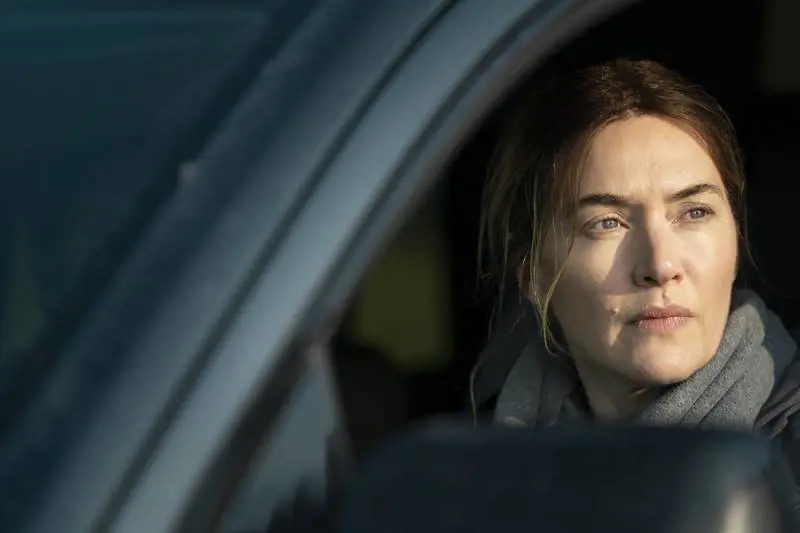 Kate Winslet s'imbruttisce per indagare