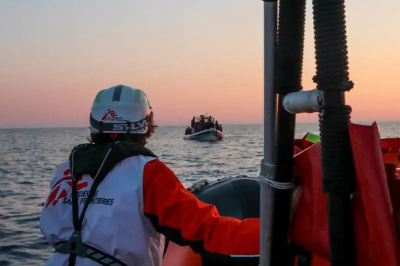 1215 migranti in un giorno. E Msf vuol portarcene altri 410
