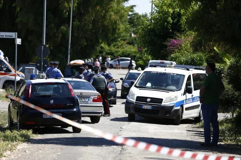 Spara in strada ad anziano e bimbi: terrore alle porte di Roma