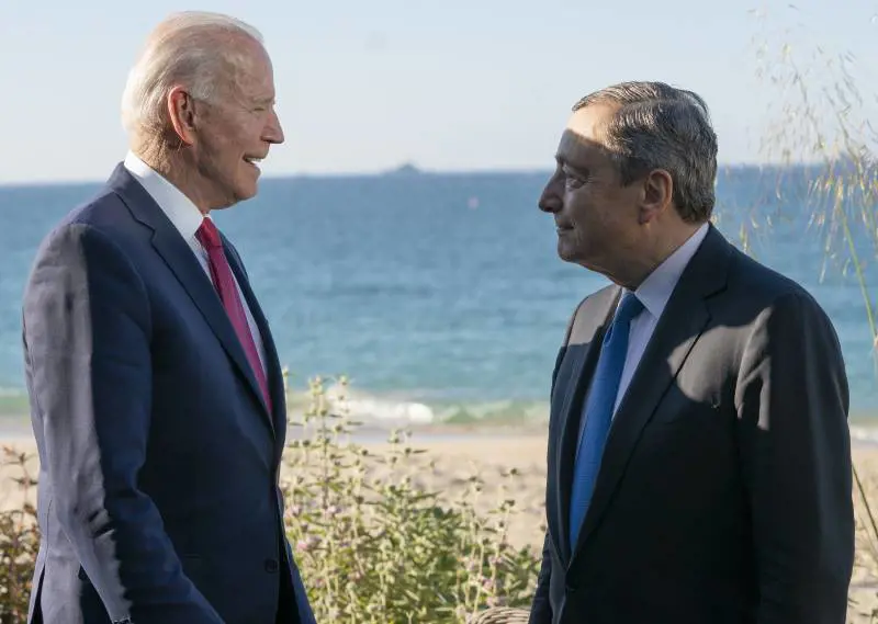 Draghi seppellisce l'epoca Trump. "Alleanza Atlantica mai così forte"