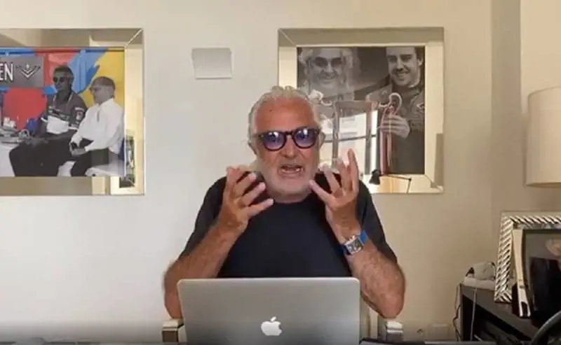 "Io sono un genio e voi no". È ancora polemica sulla pizza di Briatore