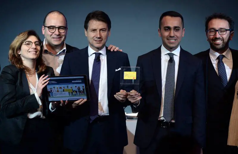 Quell'asse trasversale per far crollare il M5S