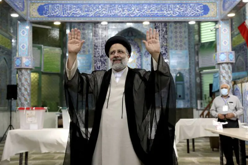 Iran, dallo schianto dell'elicottero alle ricerche: è giallo sulla sorte di Raisi