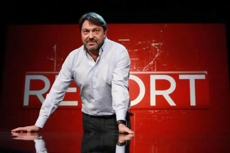 Non serve sforbiciare "Report". L'estate non lo rende più virale