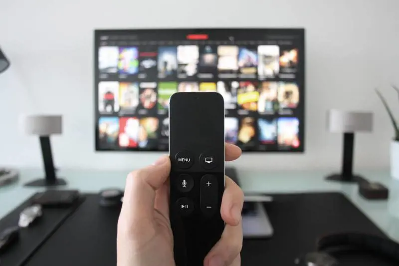 Ultima follia Ue: boicotta le serie tv inglesi