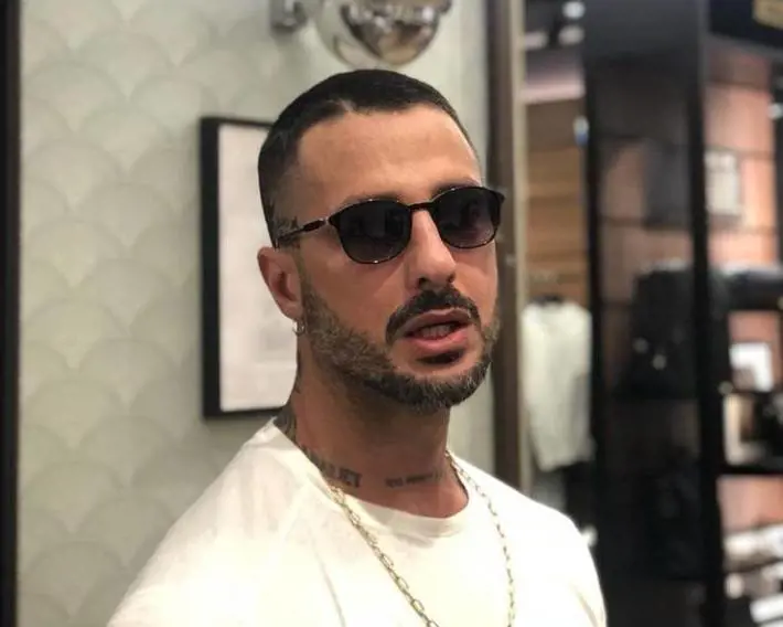 Corona denunciato per evasione