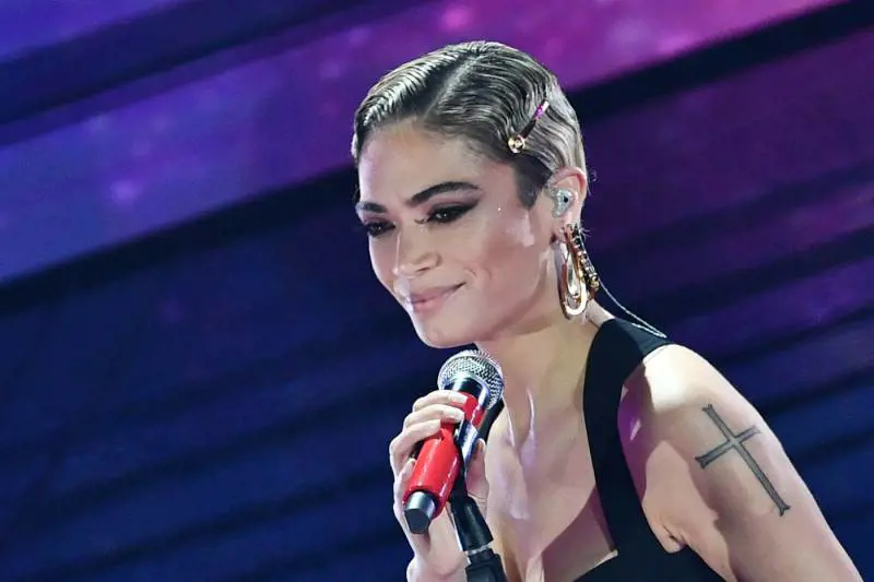 "Grazie ai miei non sono battezzata". Ma Elodie scorda un particolare
