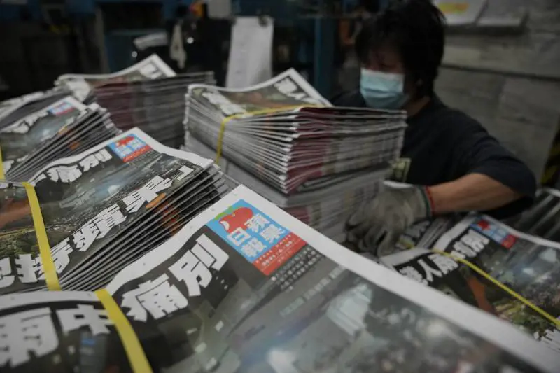 Oggi l'ultima copia dell'Apple Daily. Così Pechino schiaccia l'informazione
