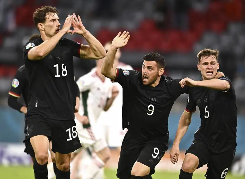 Fa gol ed esulta col "cuore". Il coro ungherese scatena la bufera