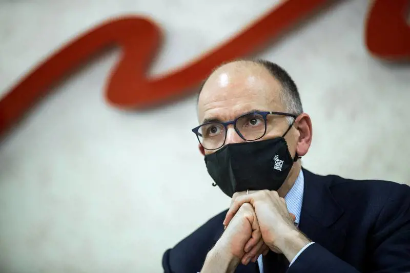 Il Pd teme l'esplosione dei gruppi pentastellati. La svolta grillina di Letta: stop ai voltagabbana