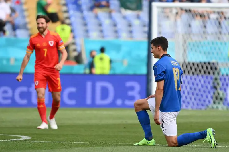 E l'Italia è pronta a non inginocchiarsi