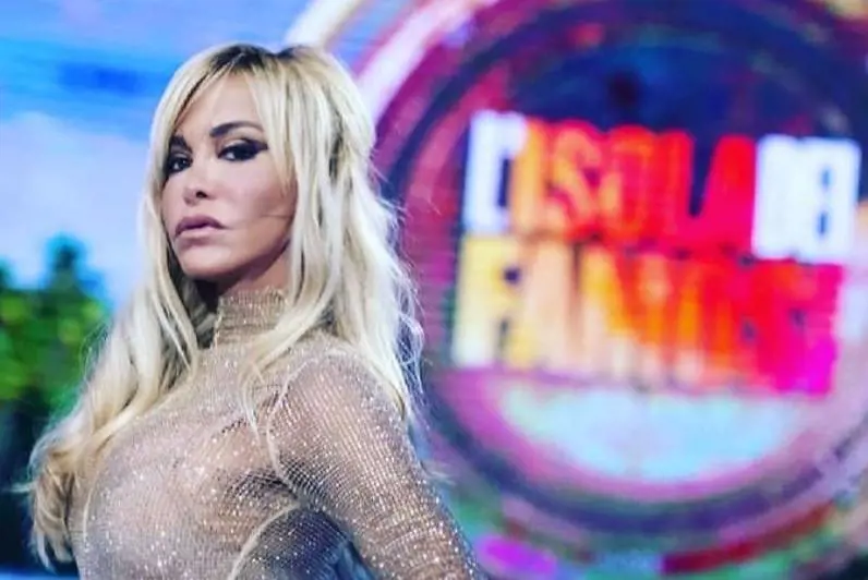 "Sembri una pornostar". E scoppia la rissa tra la Elia e Vera Gemma