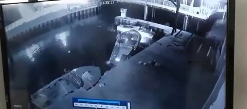 I tedeschi barcollano e cadono: video choc del motoscafo
