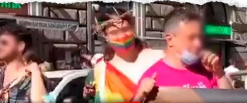 L'ira della Meloni: "Guardate questo cristo Lgbt..."