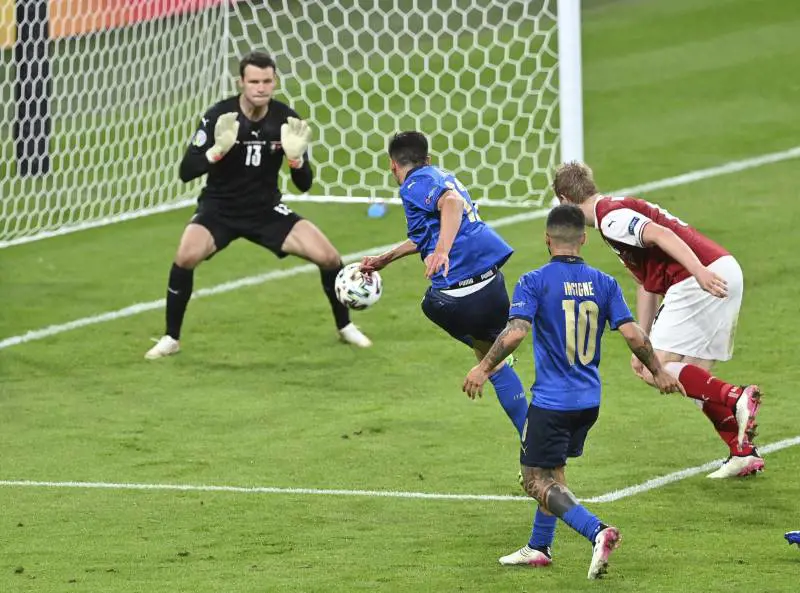 "L'Italia si è trasformata...", "4 mondiali...": finisce male per Lineker