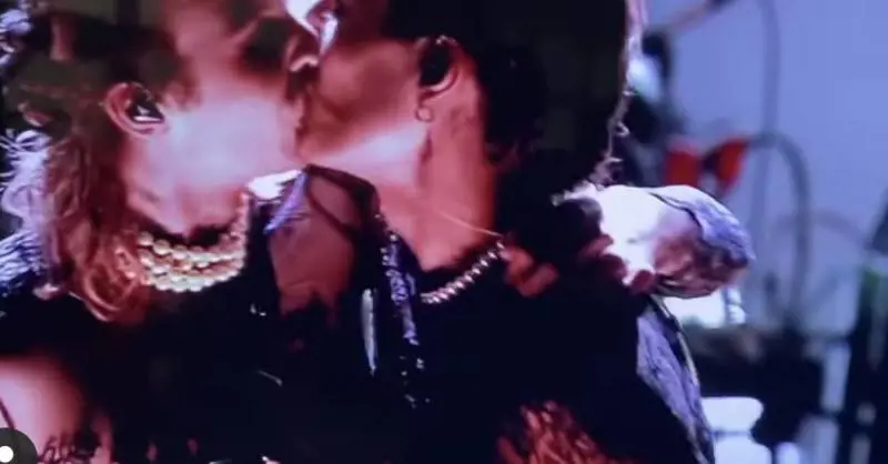Maneskin, Damiano bacia Thomas sul palco in Polonia