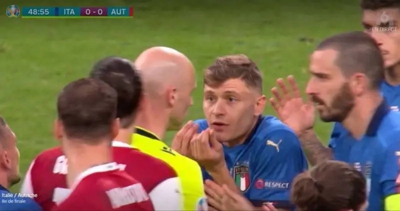 ''La mano all'italiana'': cos'è il gesto di Barella diventato virale