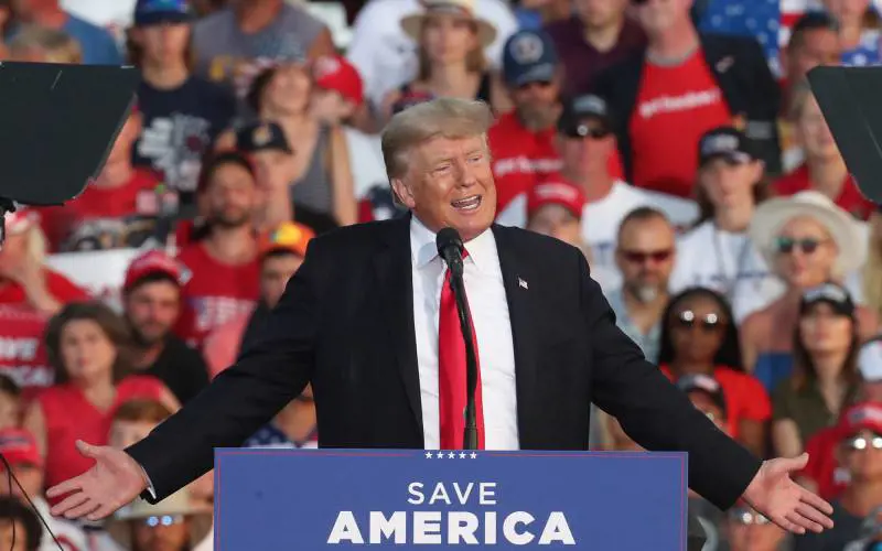 Trump torna in campo e spaventa i dem. E scatta un nuovo assalto giudiziario