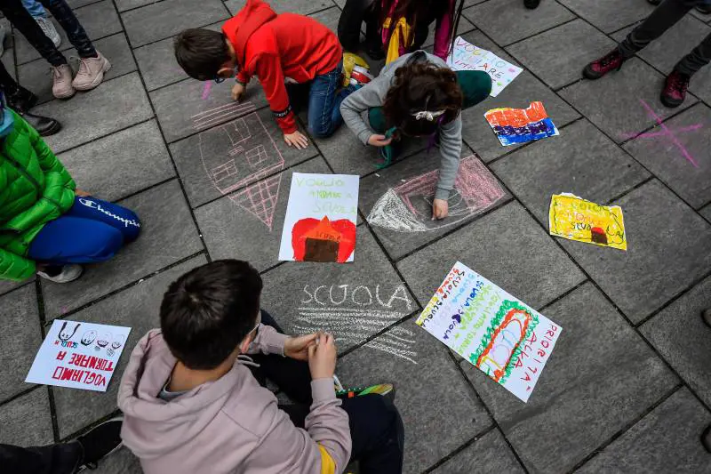 Micro peni all'uncinetto per bimbi trans: l'ultima follia Lgbt