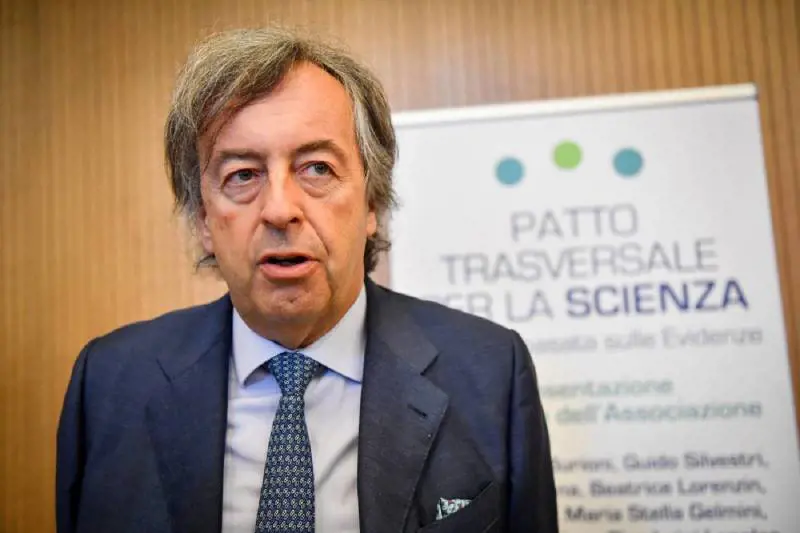 Il virologo Roberto Burioni