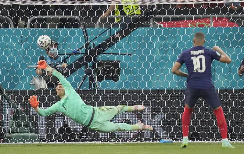 I francesi rosicano ancora: "Perché la partita va rigiocata"