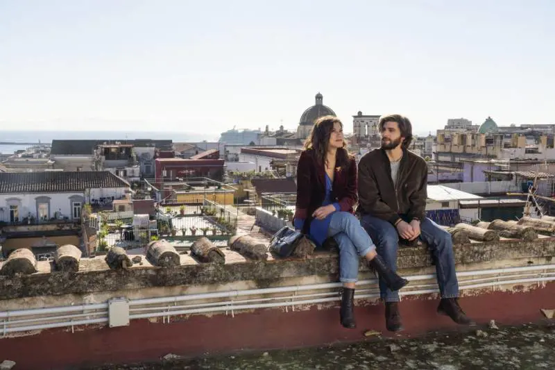 “Generazione 56K”, la serie sui sentimenti prima e dopo l'avvento di internet