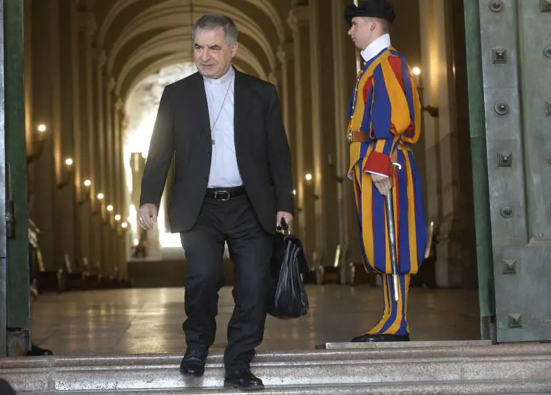 "Voglio i danni". Il giudice gela Becciu e lo condanna a risarcire il suo accusatore