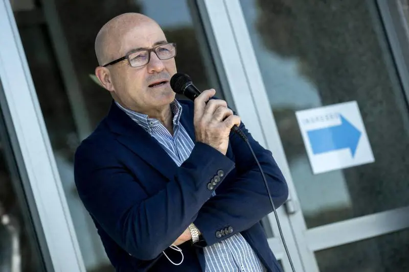 La guerriglia grillina colpisce pure Cingolani. E lui minaccia l'addio