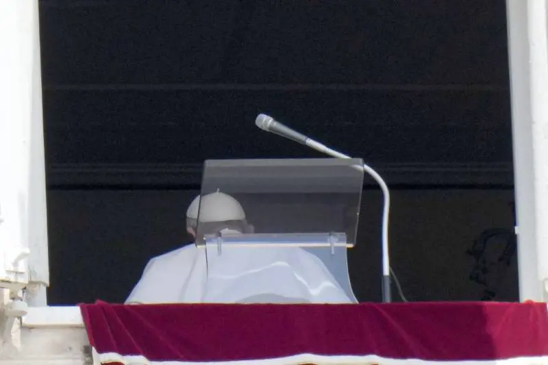 Quella corsa al Gemelli poi l'operazione al colon. "Il Papa ha risposto bene"