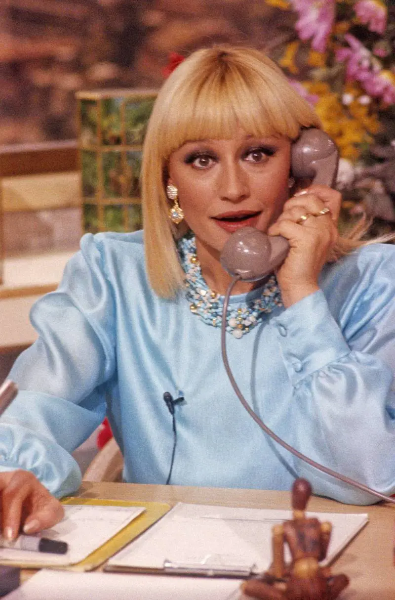 "Raffaella Carrà è morta per un tumore ai polmoni". Il medico fa chiarezza