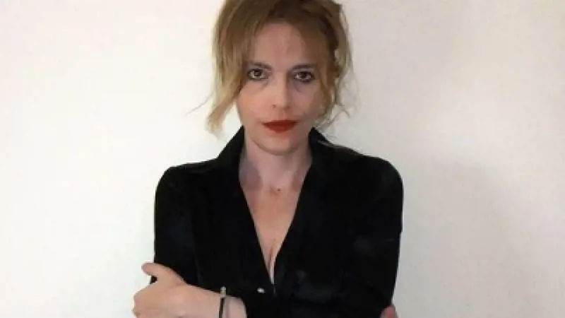 Lara Cardella voleva i pantaloni. Ma va bene anche una cattedra