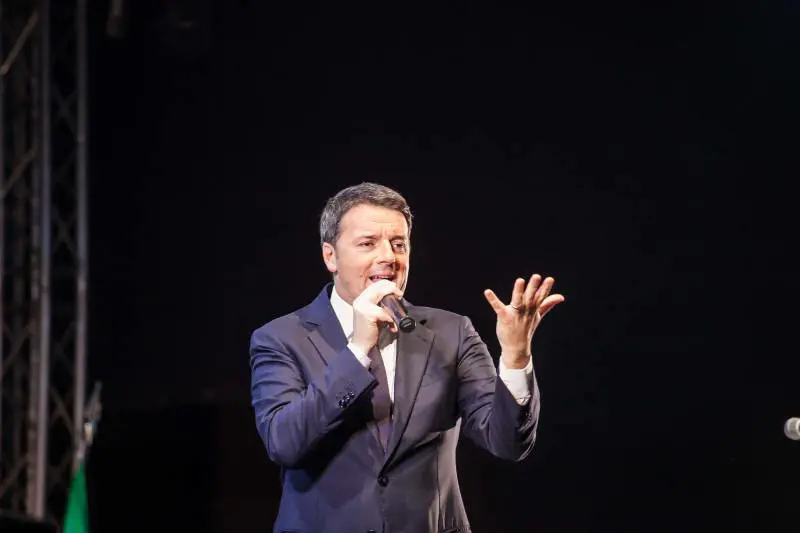 Assalto a Renzi "Il Fatto" pubblica il conto corrente e i suoi finanziatori. E lui: ora querelo