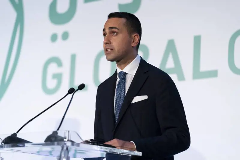 M5s zitto sui soldi da Chavez. Ma solo il silenzio li unisce