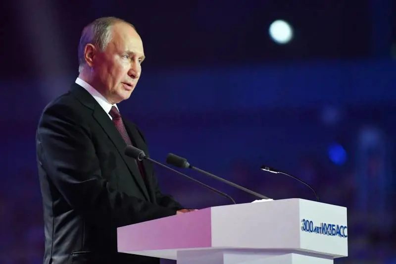 Via il Forum Ambrosetti. Con la sorpresa di Putin e il forfait di Draghi