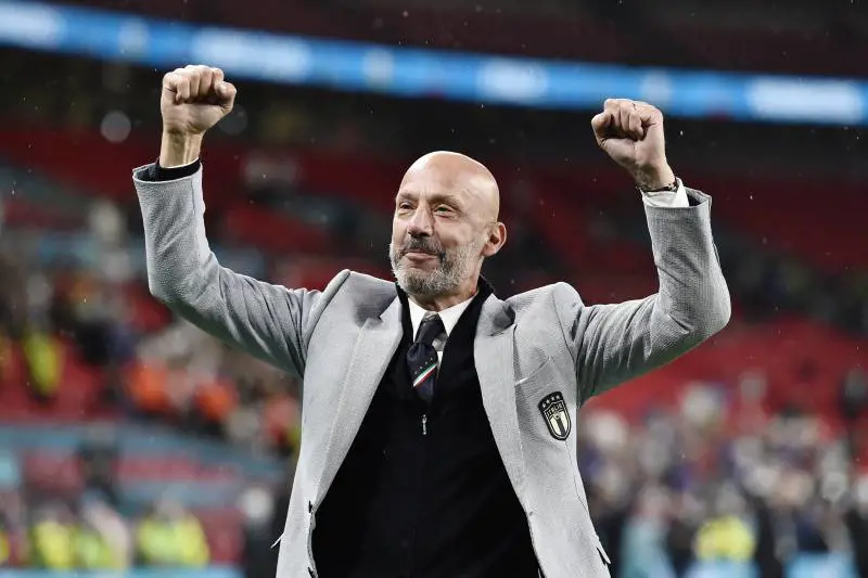 Vialli vuol giocare con la Samp. Ora è pronto a comprarla