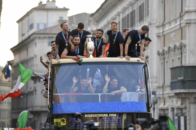 "Lite con Speranza, poi Draghi...". Festa azzurra a rischio: cos'è successo