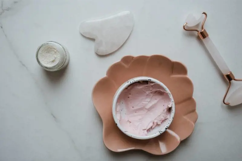 Scrub per una pelle tonica a 60 anni: rimedi naturali