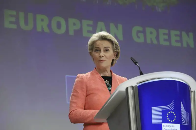 Lo scandalo del software-spia. Von der Leyen: "Inaccettabile". E si accende il faro del Copasir