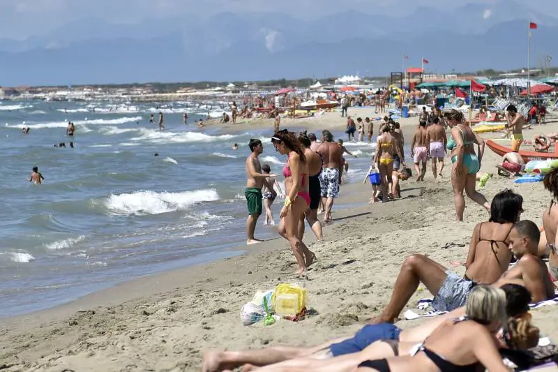 "Rischio sanitario". L'allerta sui viaggi all'estero