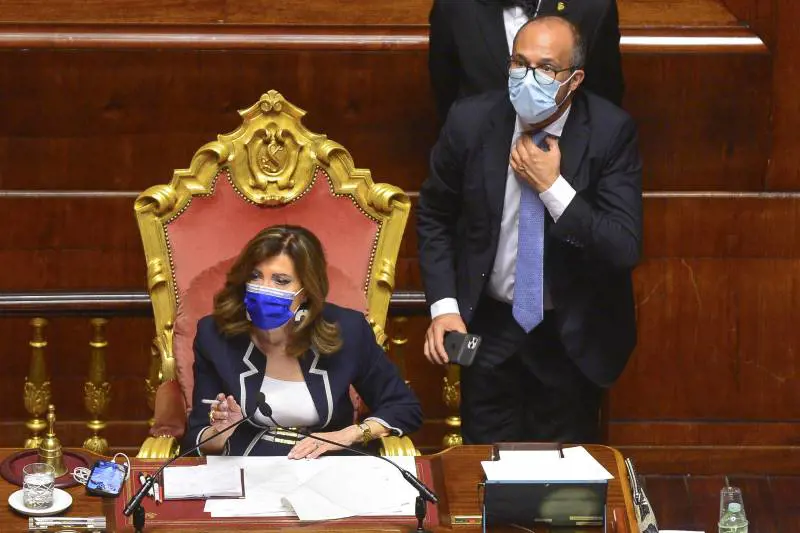 Muro giallorosso contro la Casellati: "Qui salta tutto"