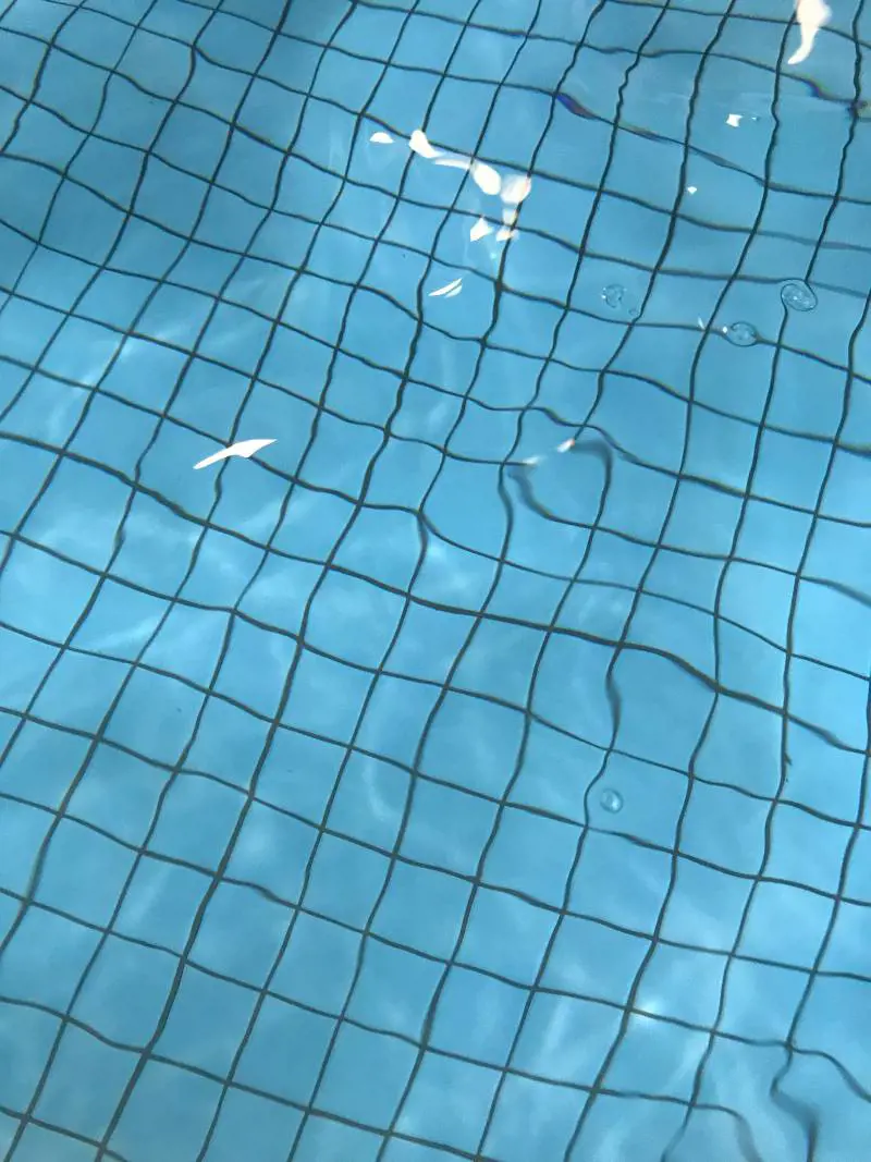 Aumento dei costi di luce e gas, anche le piscine in ginocchio