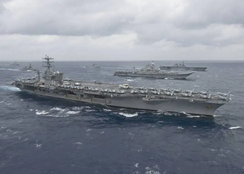 Portaerei, gabbia missilistica, bombardieri: cosa vogliono davvero gli Usa nel Pacifico