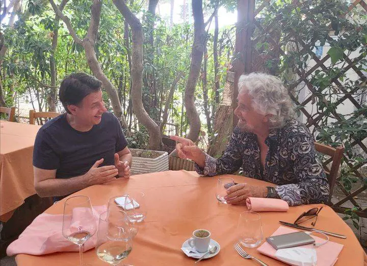 Fondi, sedi e dipendenti. La normalizzazione M5s