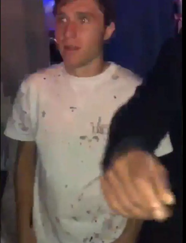 Chiesa scatenato in discoteca: l'attaccante della Juventus è su di giri