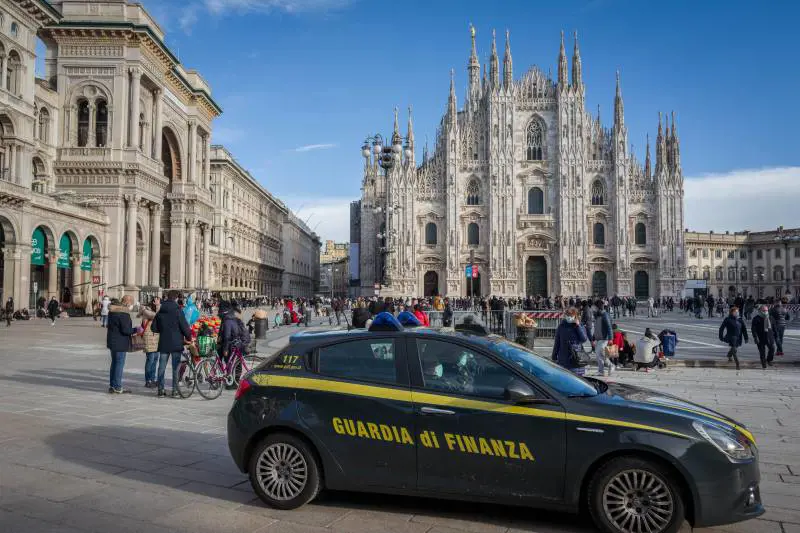 Lo sconcio del reddito grillino: 1.500 stipendi rubati a Genova