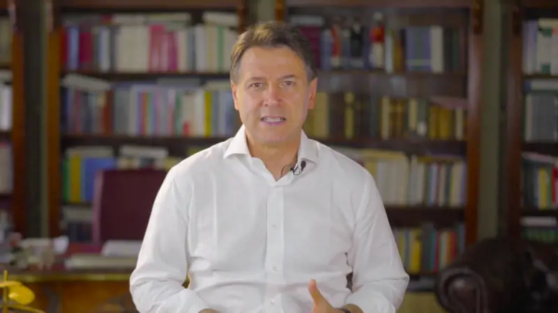 Conte (capo per finta) già minaccia: "Le mie riforme non si toccano..."