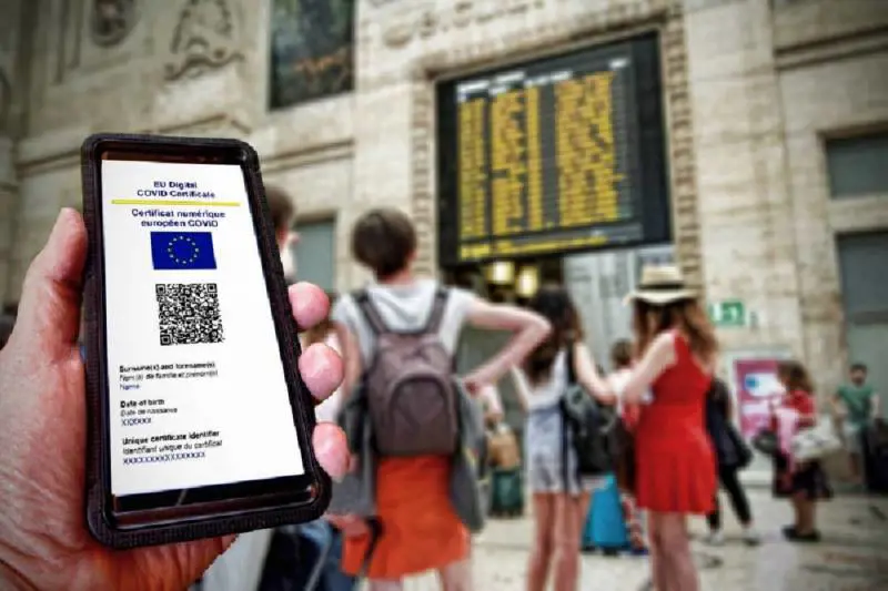 Nuovi criteri per la zona gialla e uso del green pass al chiuso. Stato d'emergenza fino al 2022
